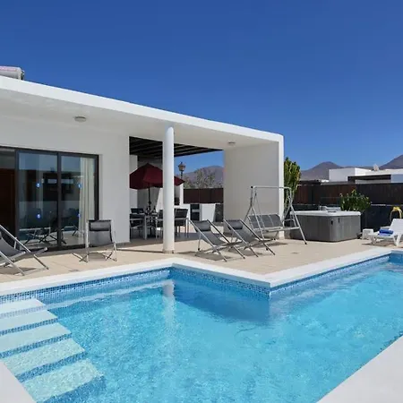 Villa Playa Blanca Sleeps 10 Pool Air Con Wifi